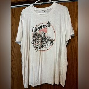 Women’s Maurices brand short sleeve T-shirt size 2x.